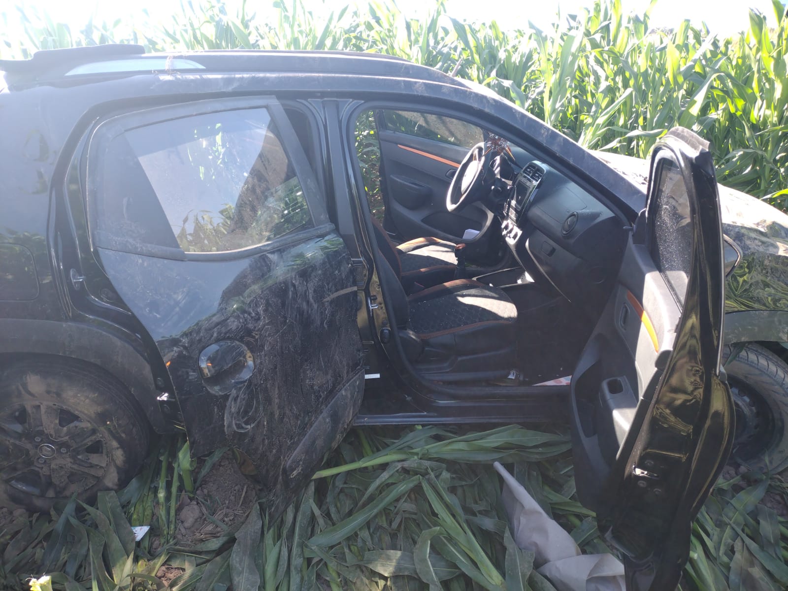 Encuentran vehículo abandonado que sufrió una salida de camino en Guasave