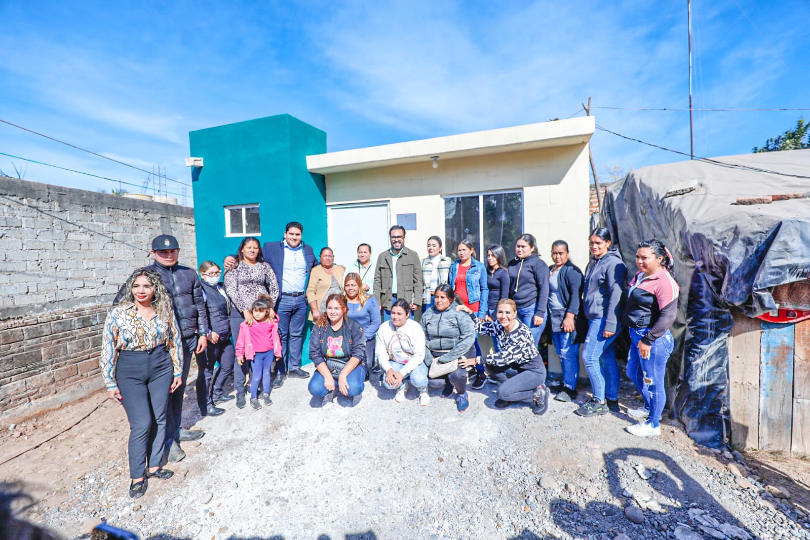 Entrega Juan de Dios 27 viviendas a familias de Quilá