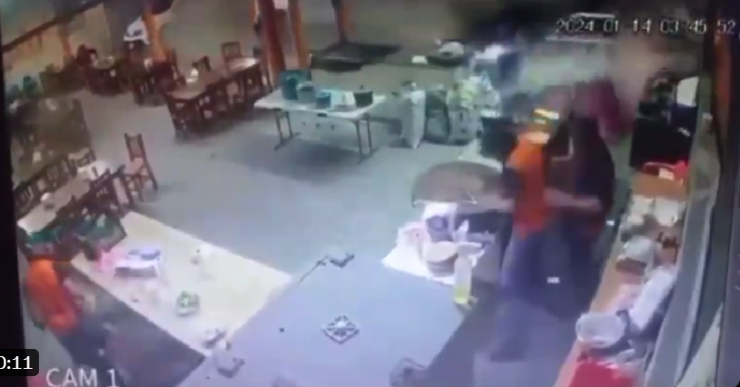 Fuerte choque en Guamúchil deja a una persona herida de gravedad