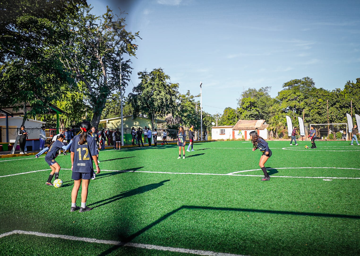 Le apuestan al deporte y no a la violencia, Gámez Mendívil inaugura cancha de futbol en Tepuche