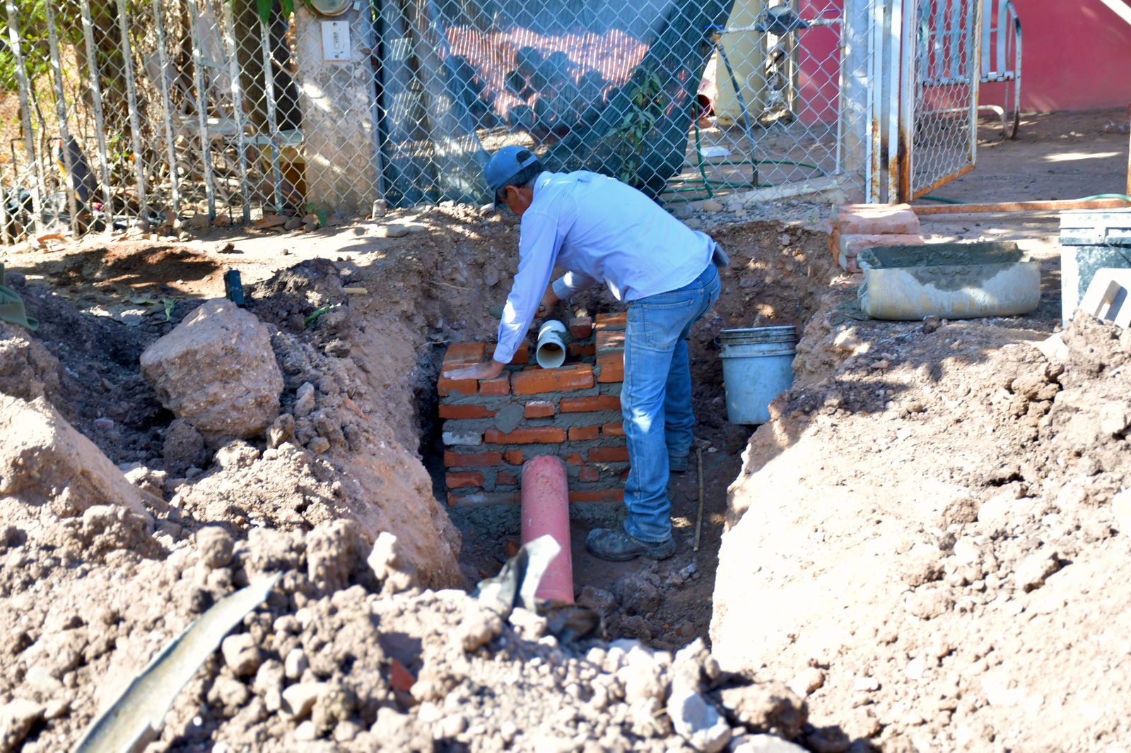 ¡Adiós problemas de drenaje! Inician construcción de colector en la 5 de Febrero de Guamúchil