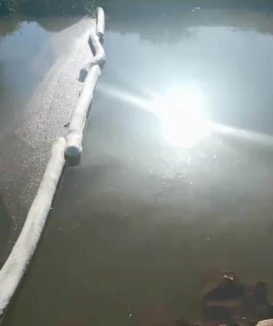 Inspecciona Coepriss limpieza de canal lateral 18 tras derrame de combustible en municipio de Ahome