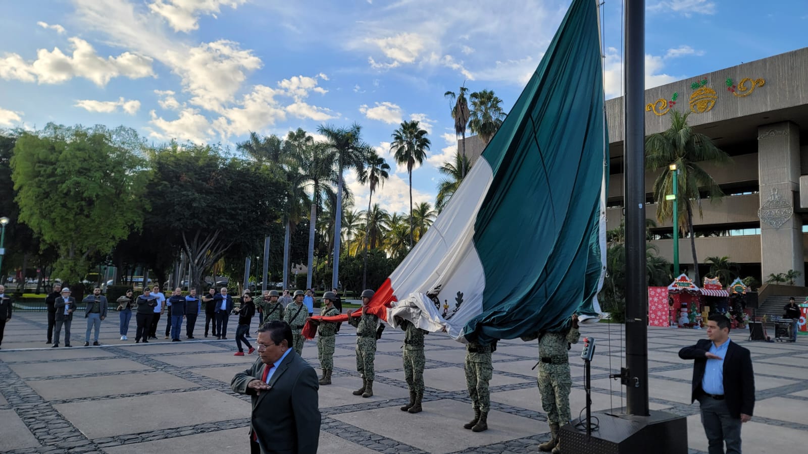 Jaime Montes encabeza izamiento por el 109 aniversario de la promulgación de la Ley Agraria