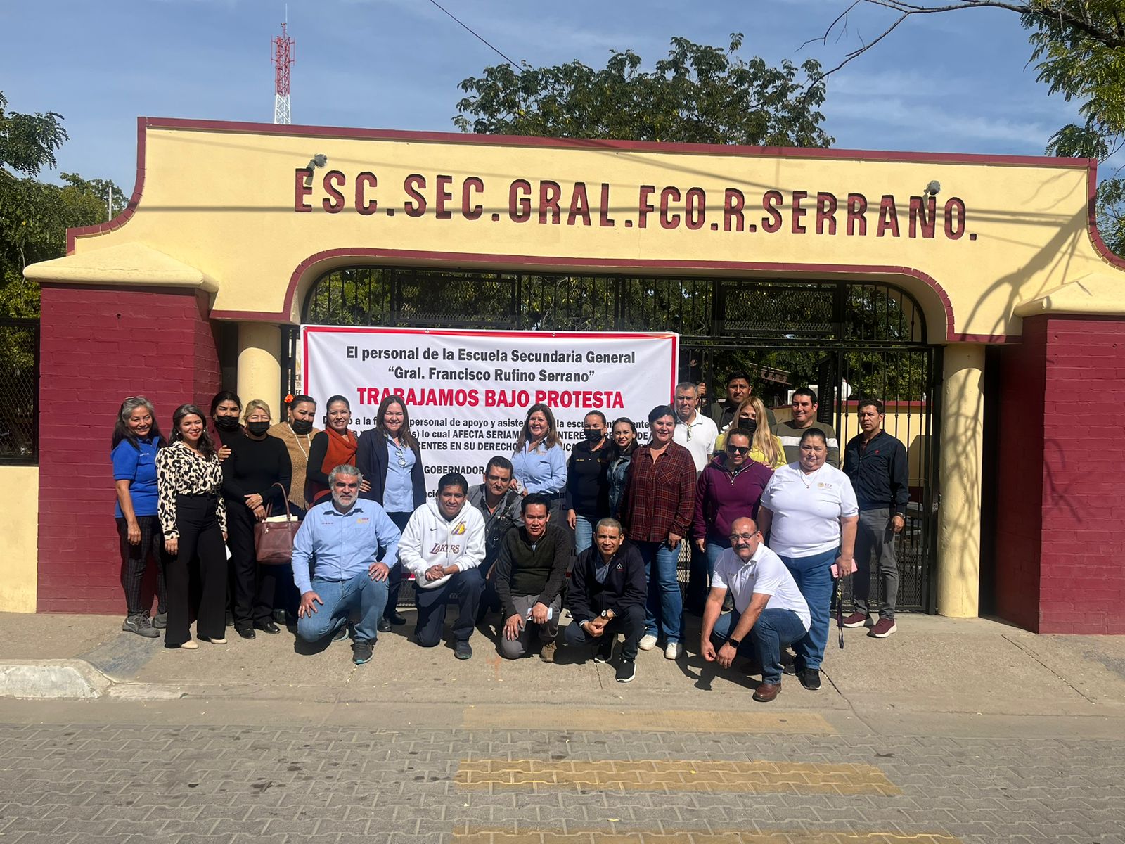 Laboran bajo protesta en la Escuela Secundaria General Francisco Rufino Serrano, de Choix
