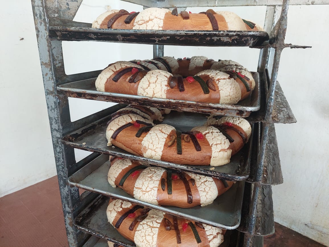 Listas las roscas del Día de Reyes en Mazatlán; así las ha preparado el Grupo Amistad por más de 25 años