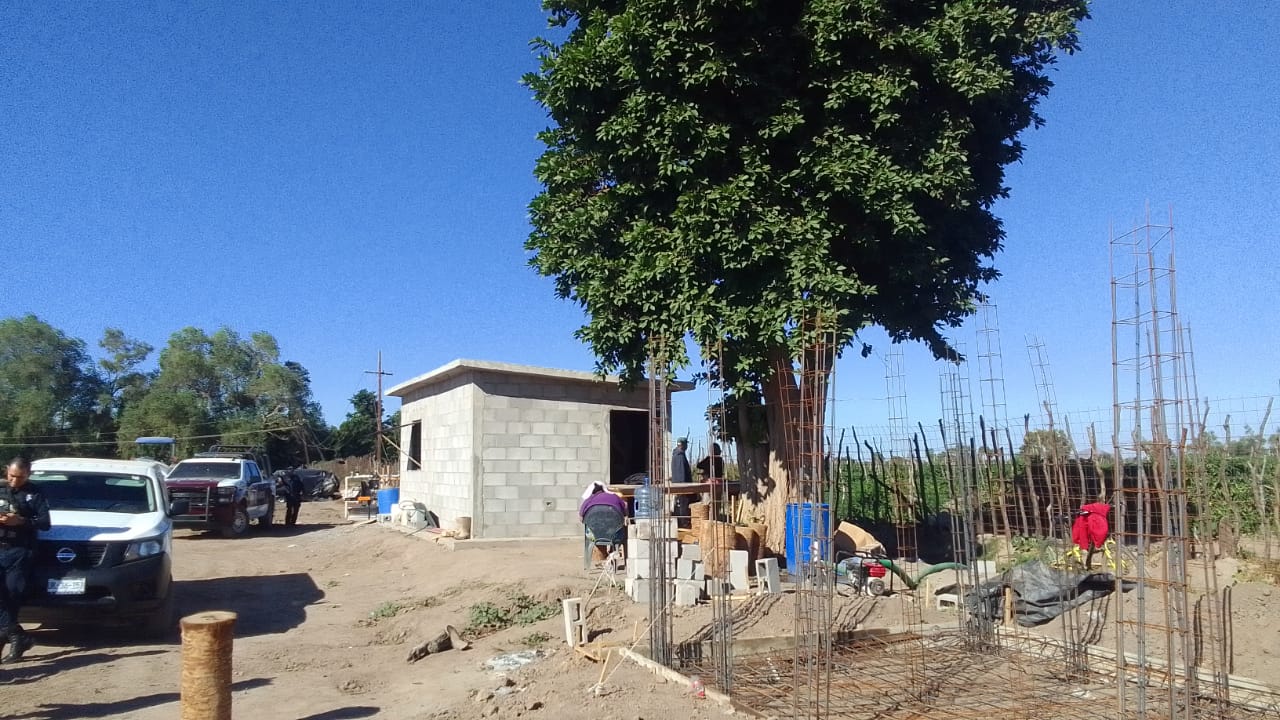 Localizan sin vida a adulto mayor a un costado de campo agrícola en Ahome