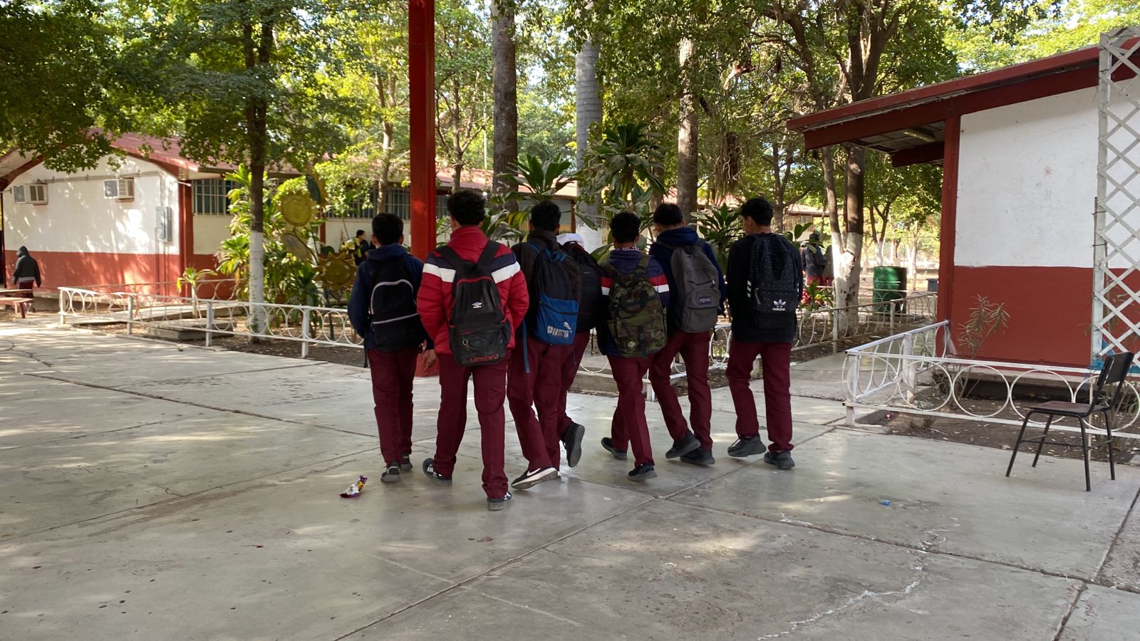 Por el frío, en algunas escuelas del Valle de El Carrizo, Ahome, entran más tarde a clases