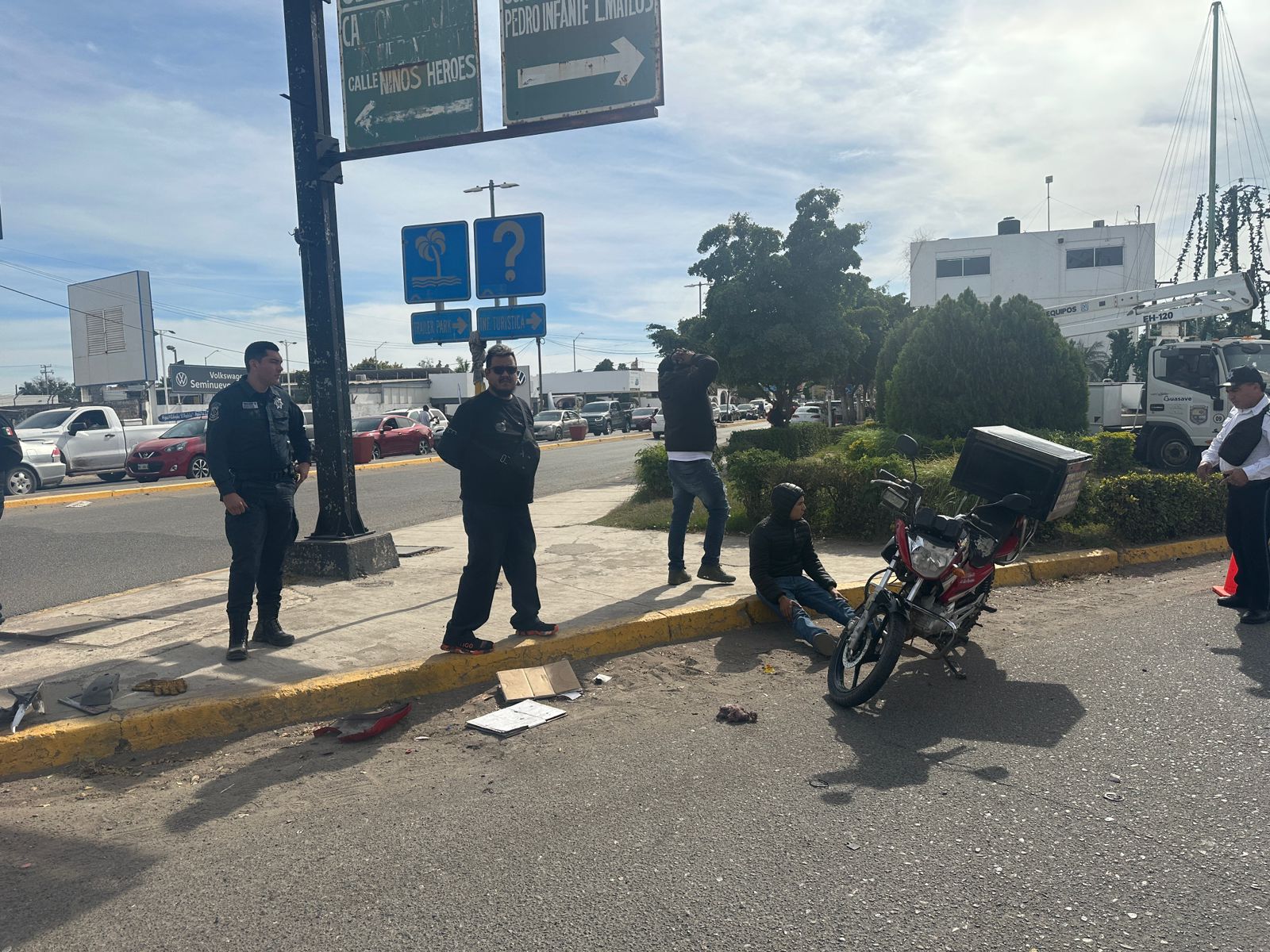 Motociclista se pasa un alto en Guasave y provoca choque