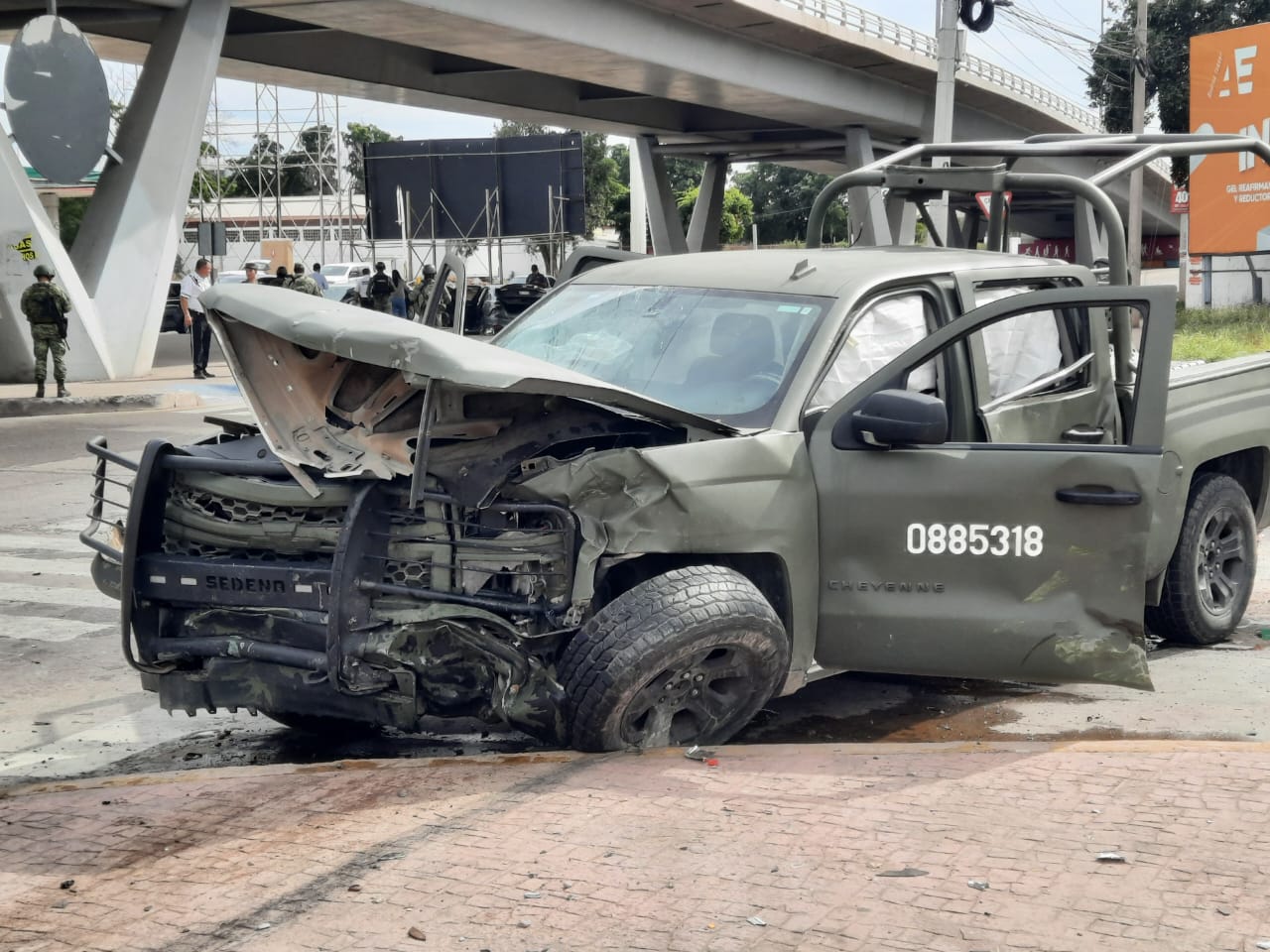 Personal del Ejército Mexicano choca contra un vehículo con una familia, en Culiacán; hay lesionados