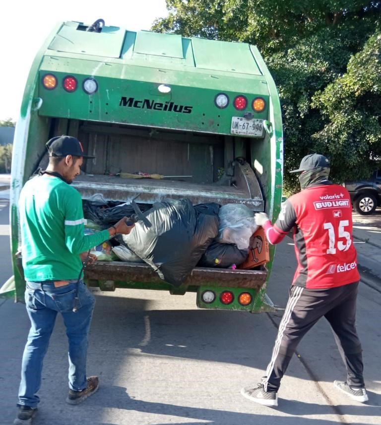 Por sacar la basura fuera de horario, advierten multas a comerciantes de Los Mochis