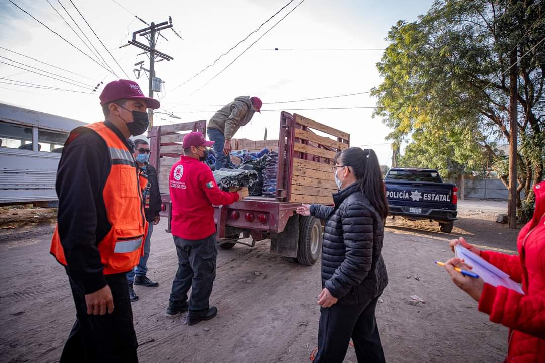 Cobija con el Corazón | Protección Civil y DIF Guasave se unen para llevar cobijas a necesitados