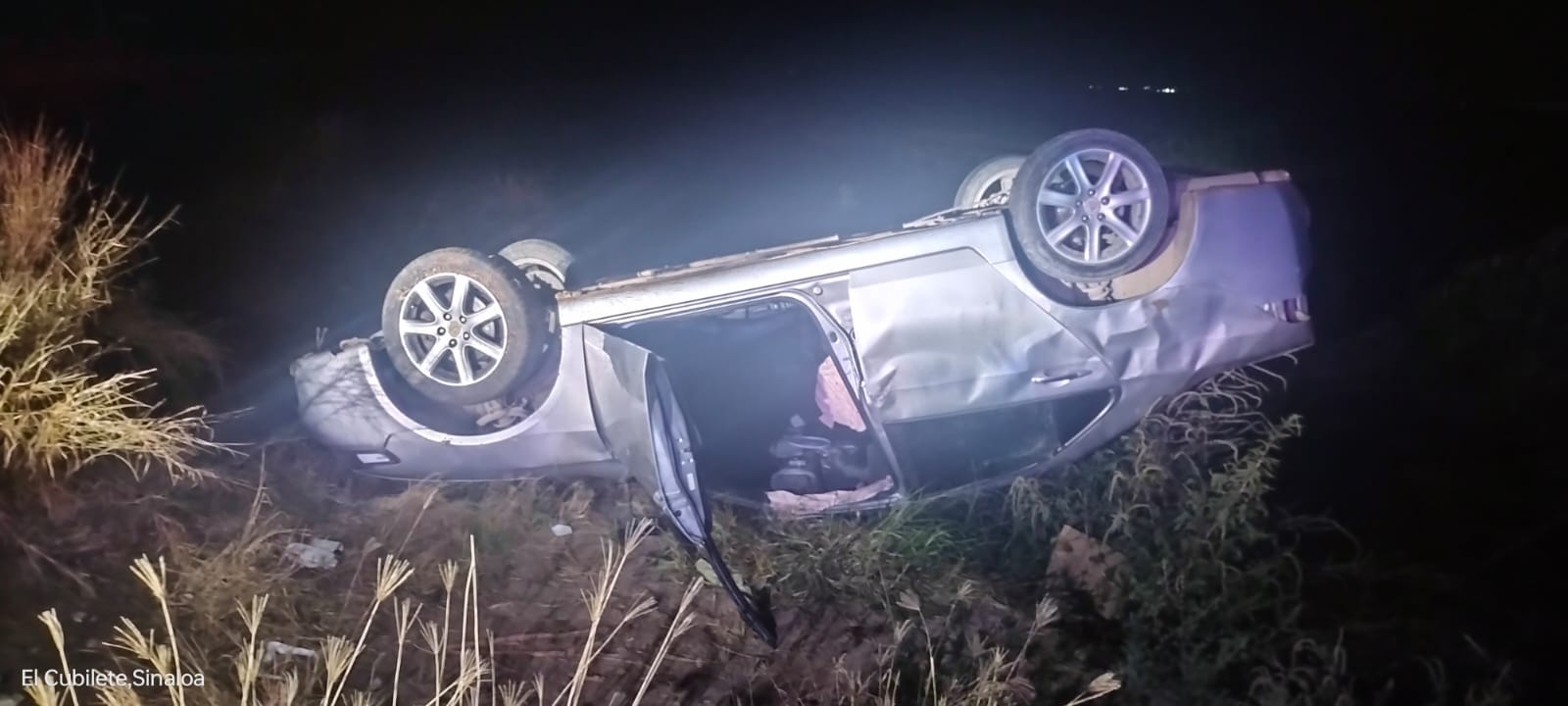 Salida de camino en Guasave deja a una pareja lesionada