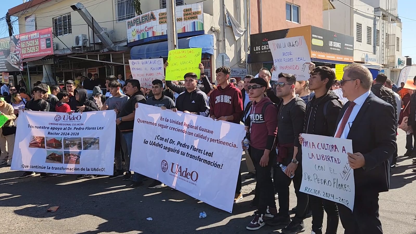 Se confrontan grupos a favor y en contra de Pedro Flores en la UAdeO Culiacán; él rinde protesta por zoom