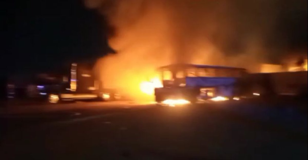 Se incendia autobús, un tracto camión y una caja de tráiler en yarda del Piggy Back en Culiacán