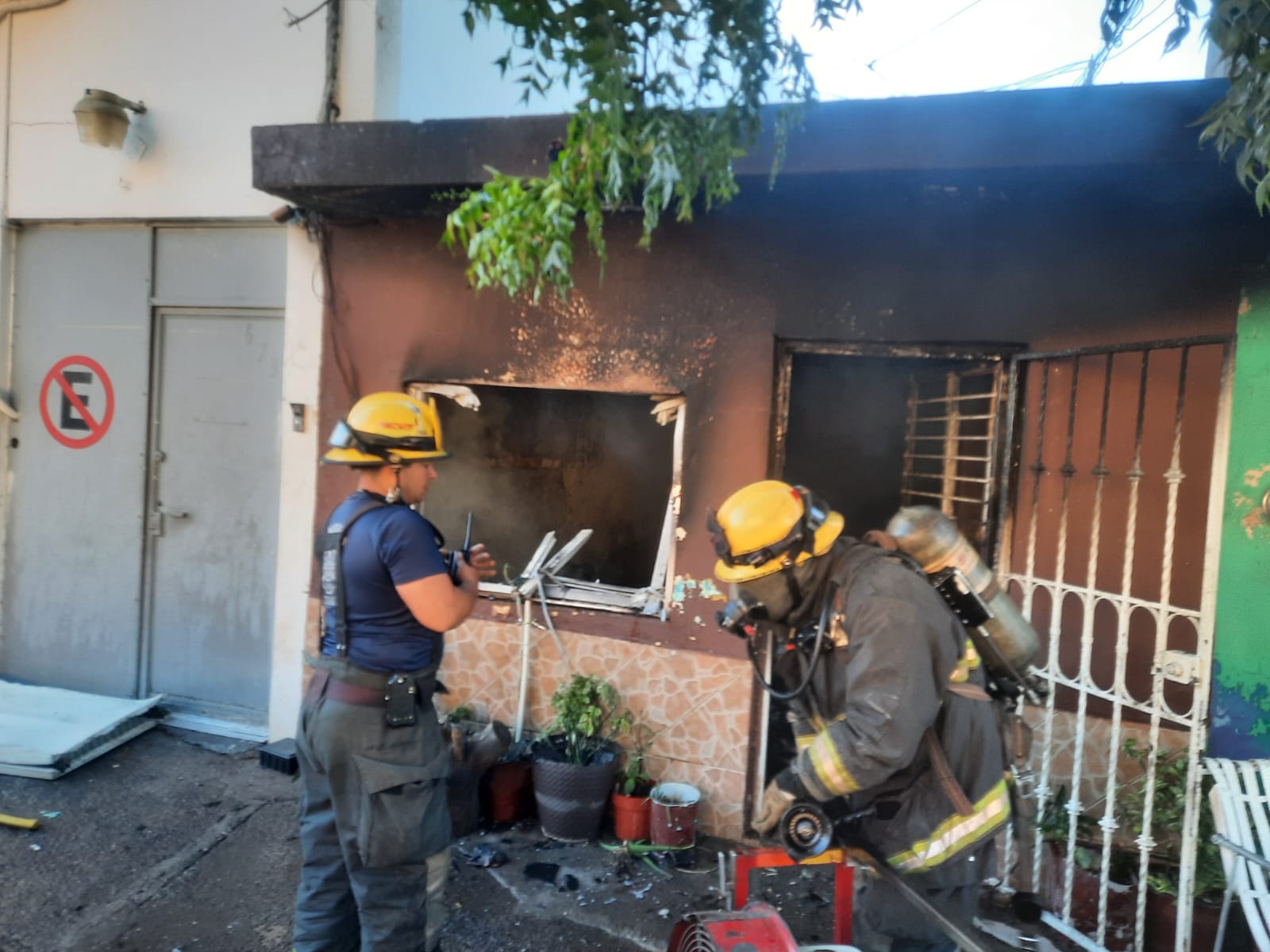 ¡Lo pierden todo! Se quema una casa en la colonia Jorge Almada de Culiacán