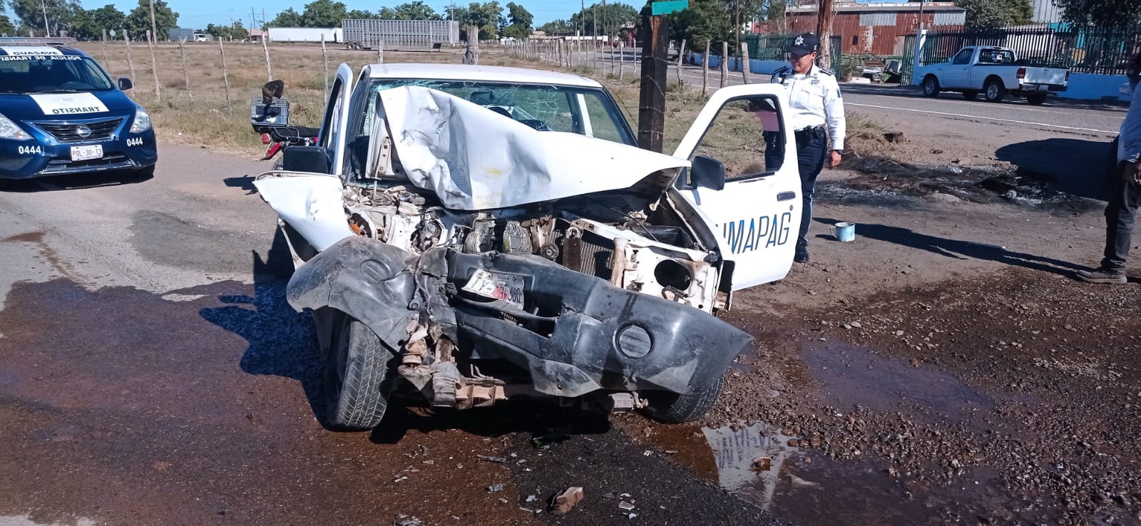Trabajador de Jumapag circulaba por el carril contrario y se estrella contra un tractor; termina lesionado