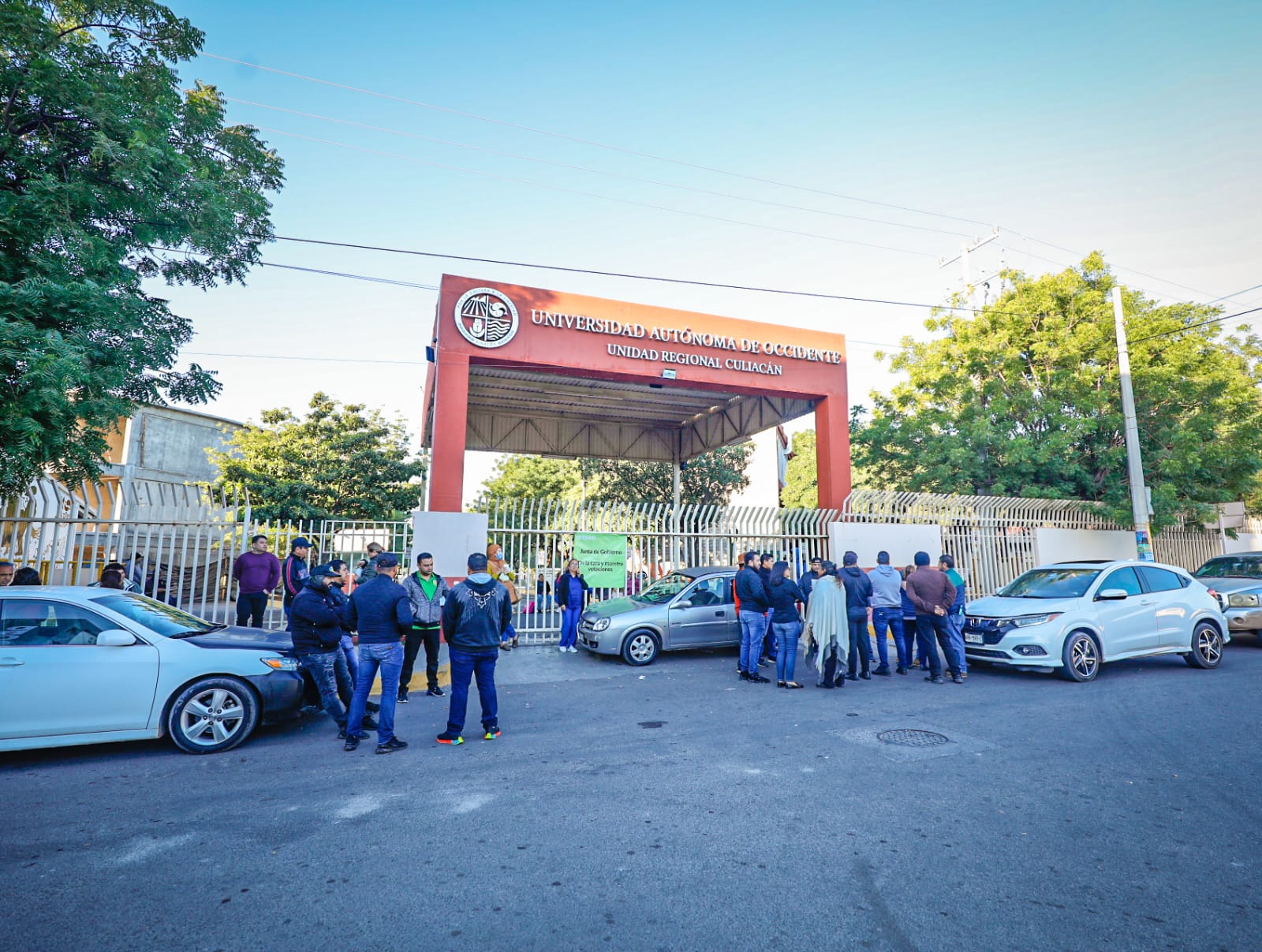 Trabajadores de la UAdeO toman las instalaciones en Culiacán