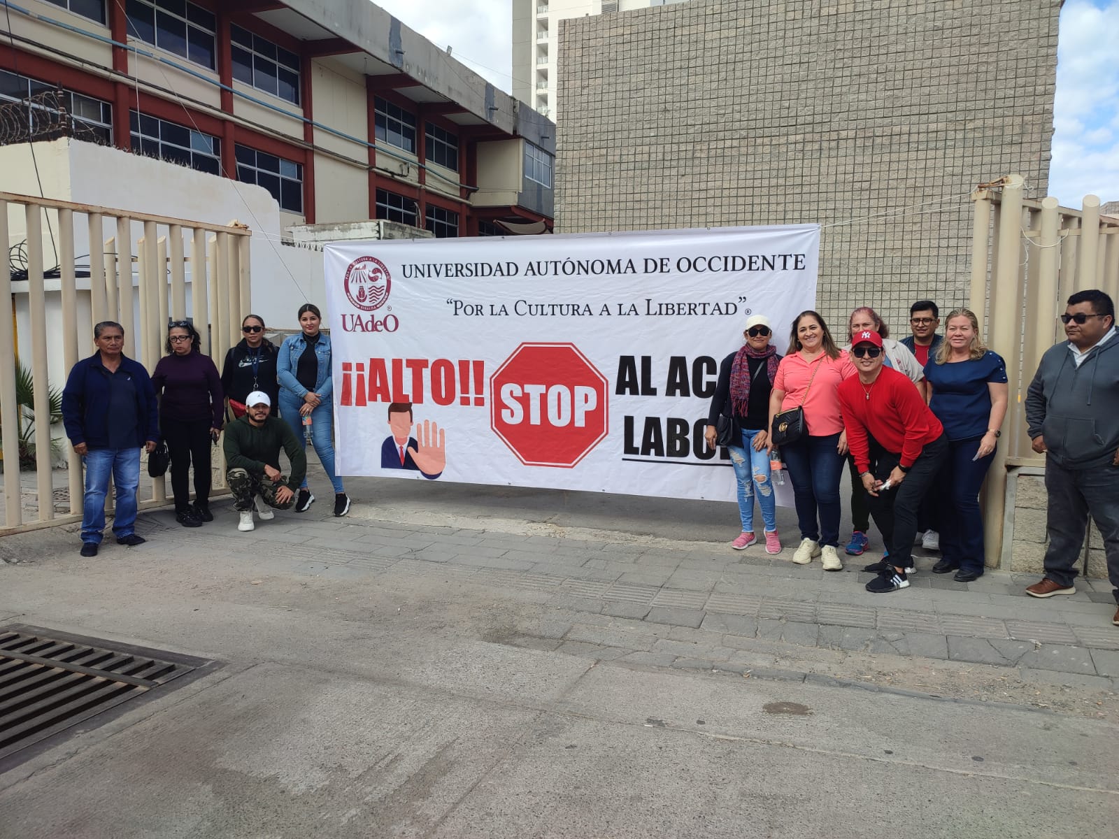 ‘Hasta tener una repuesta’: Personal de la UAdeO en Mazatlán seguirán en protesta hasta repetir elección de rector