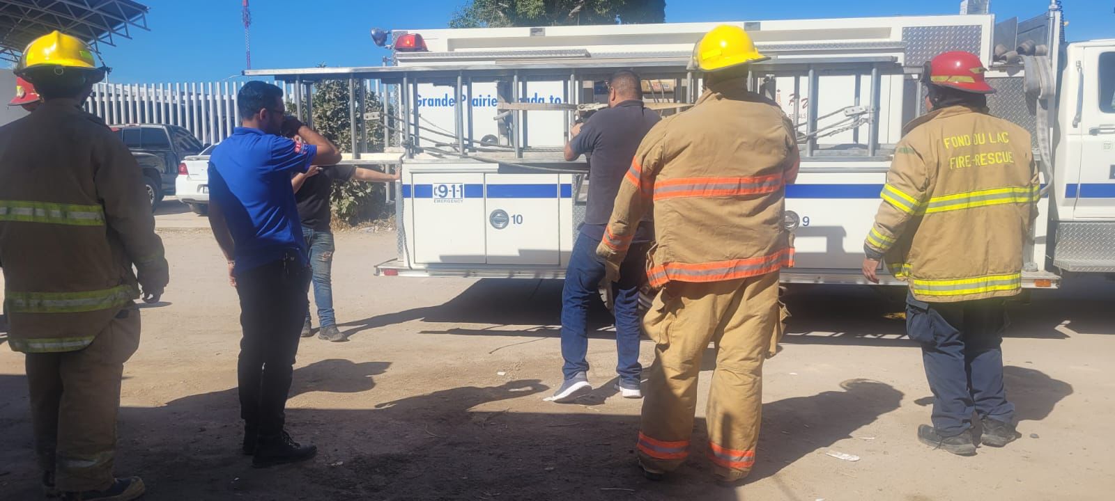 Un hombre recibe descarga eléctrica mientras pintaba en La Cruz de Elota