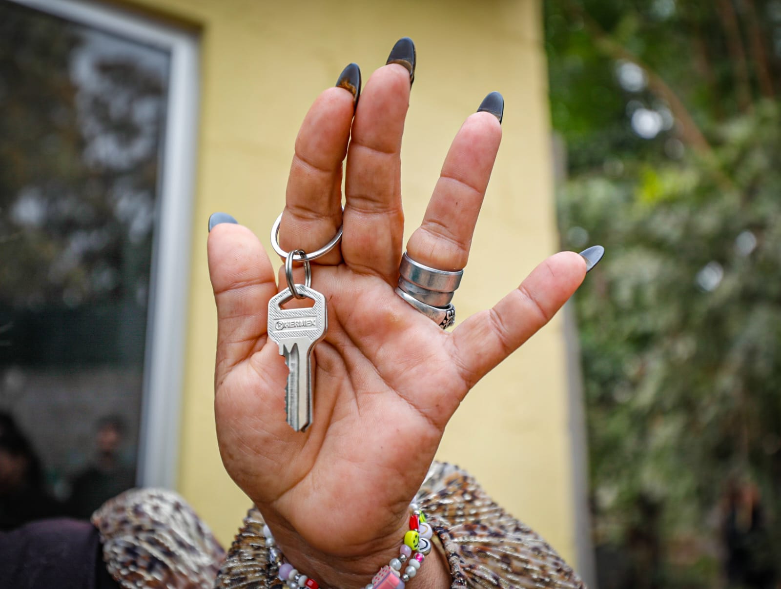 “Ya no vamos a sufrir con el frío”: Vecinos de Sanalona reciben la llave de su vivienda de manos de Gámez Mendívil