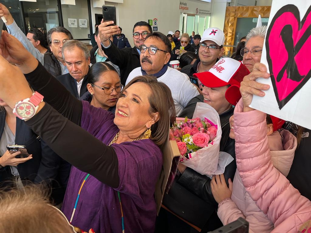 “México tiene a elegir entre dos mujeres: la obediente y la entrona”, dice Xóchitl Gálvez al llegar a Sinaloa