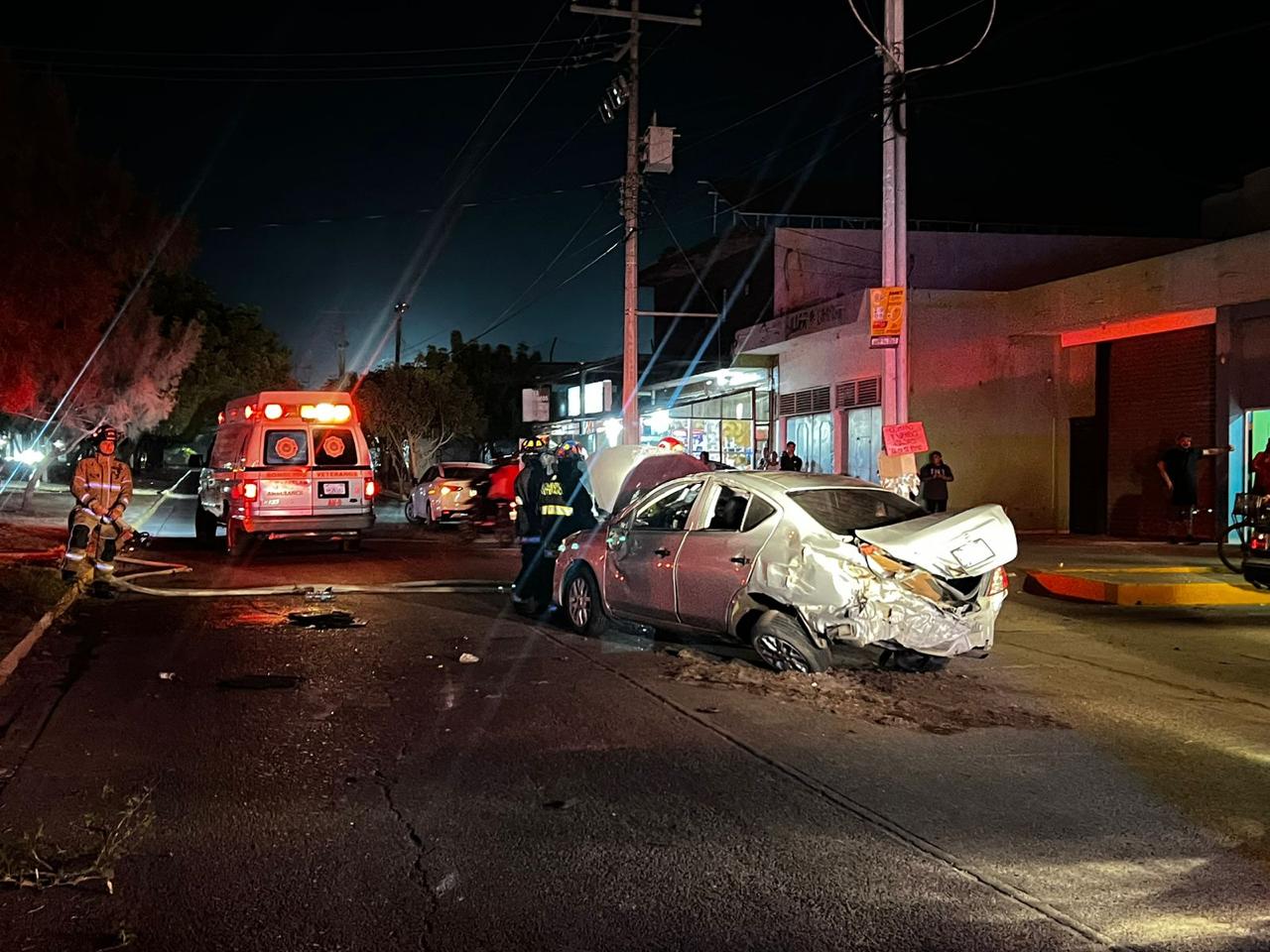Aparatoso accidente se registra en la colonia Valles del Ejido en Mazatlán