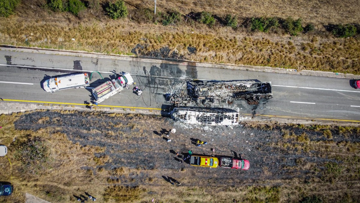 Maneje con precaución, aún se realizan maniobras en sitio del accidente en Elota