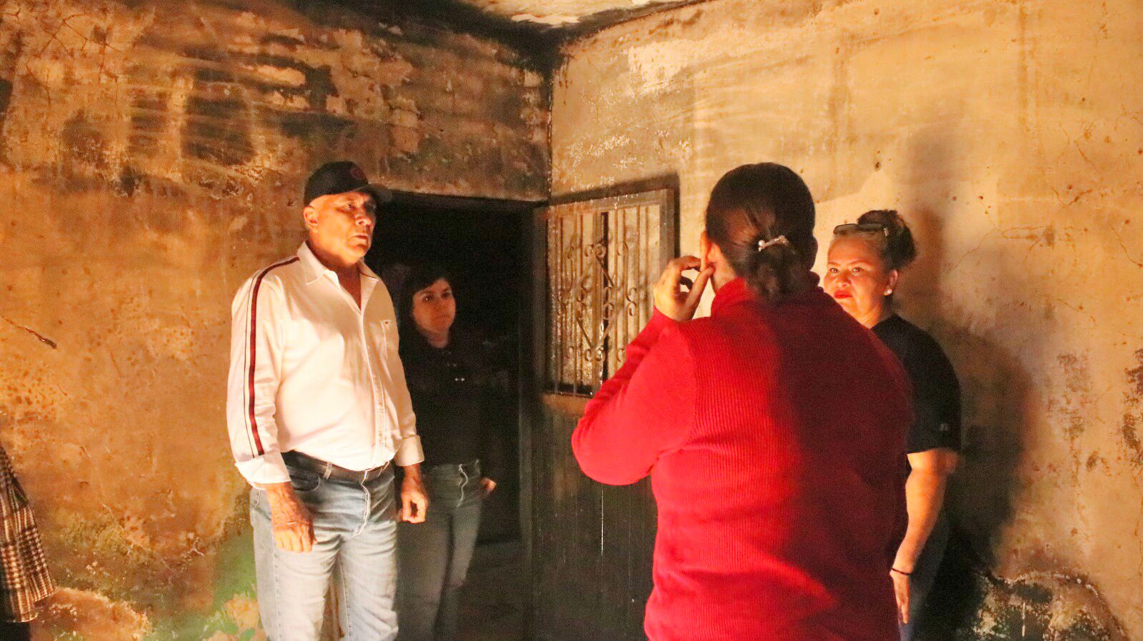 Perdieron casi todo al incendiarse su vivienda; el Ayuntamiento de El Fuerte les lleva apoyo a familia de Jahuara II
