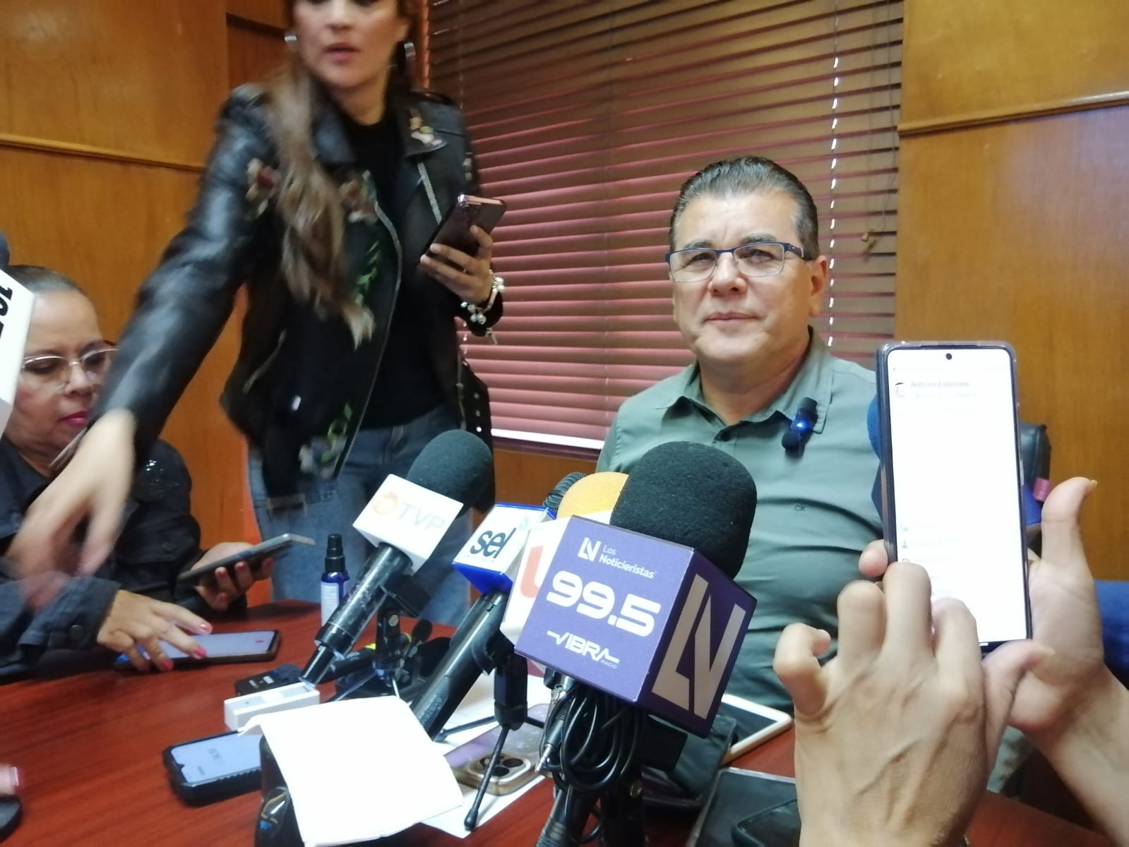 Édgar González lanza llamado a la unidad por Morena y afirma que respetará la decisión que se tome