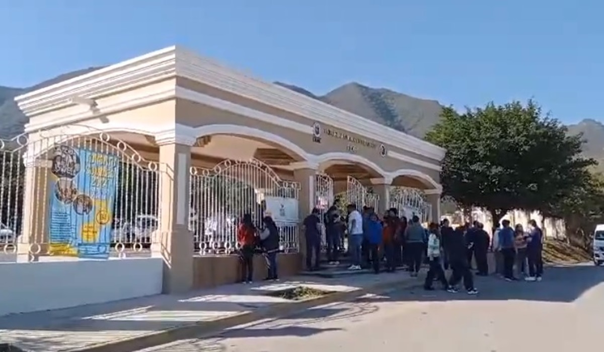Alumna es atacada por exnovio en preparatoria de Nuevo León