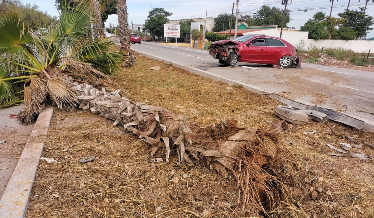 Aparatoso accidente deja dos mujeres lesionadas sobre la carretera Mochis-Topolobampo