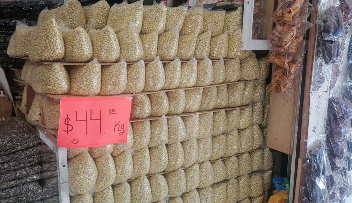 Empieza a bajar precio del frijol en mercado de la colonia Benito Juárez, en Mazatlán