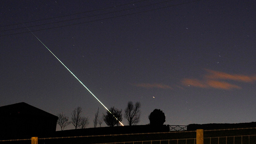 ¡Llueven rocas! En Japón logran captar y escuchar caída de meteorito en llamas