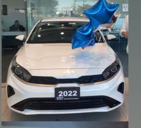 Con lujo de violencia mujer es despojada de su vehículo Kia, modelo 2022 en Culiacán