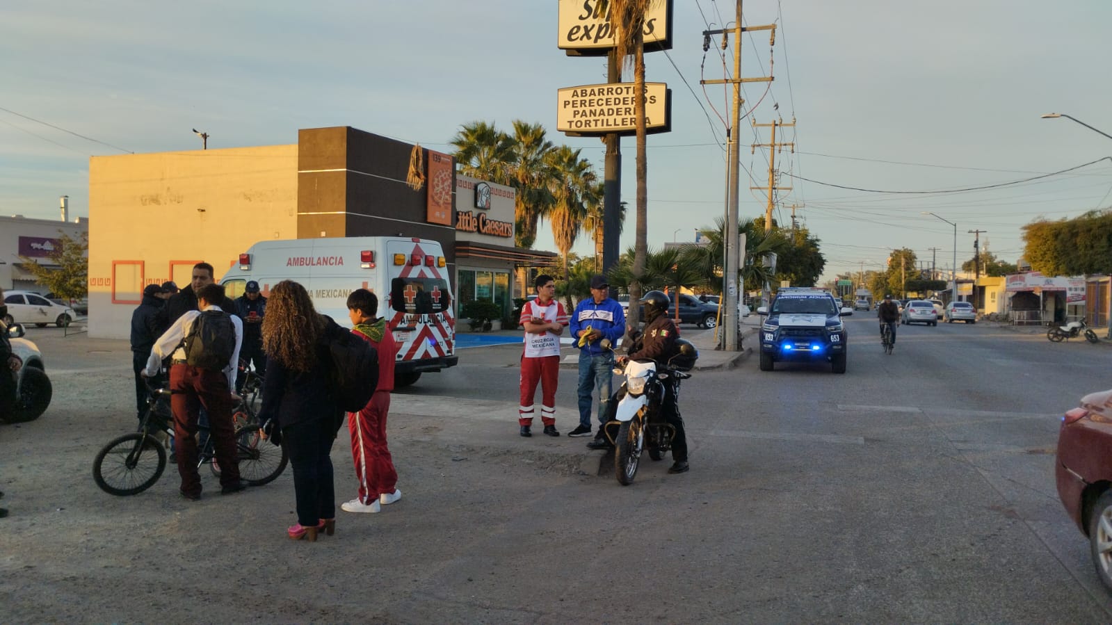 Camioneta se pasa luz roja de un semáforo en Guasave; atropella a un ...