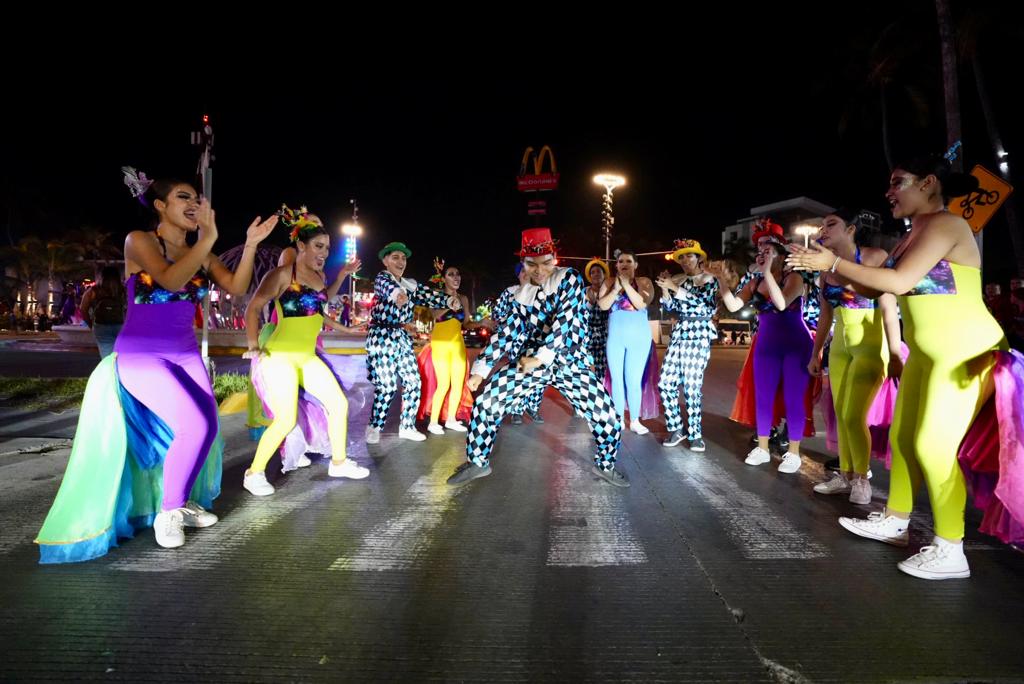 ¿Listo para carnavalear? Este viernes es la pega de calcomanías en Mazatlán
