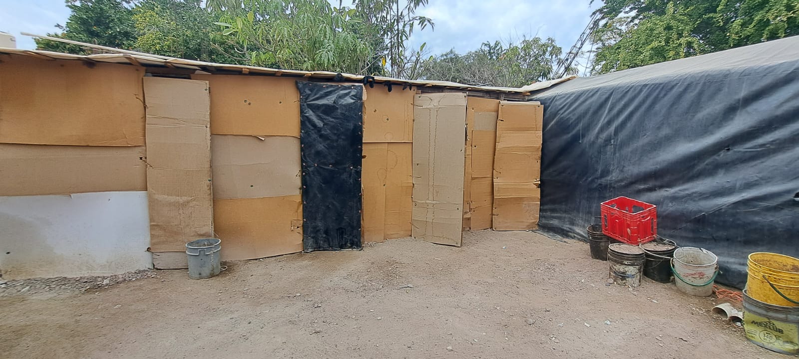 ¡Un golpe de realidad! Así las impresiones del secretario de Salud tras ver cómo viven jornaleros agrícolas en Guasave