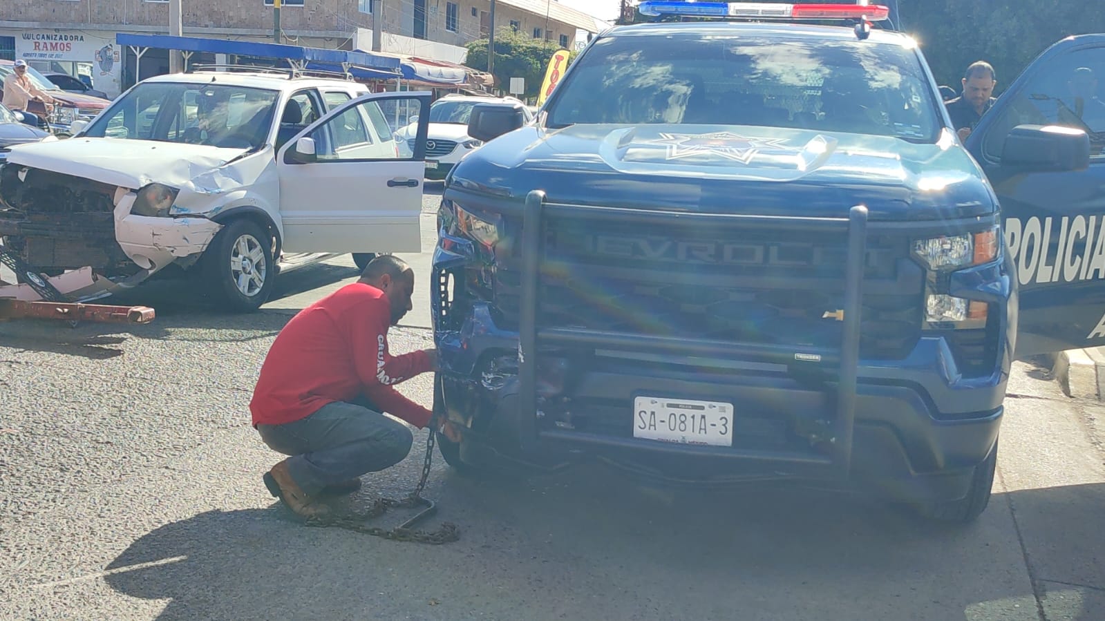 Se registra choque entre un vehículo particular y una patrulla municipal en Ahome