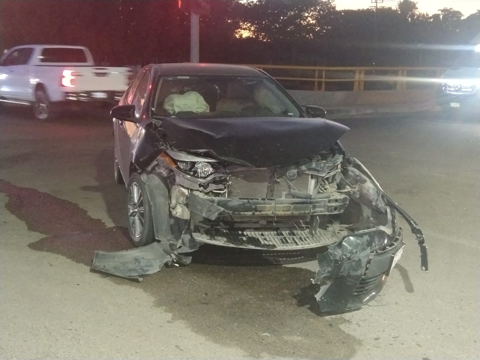 Choque sobre la México 15 y calle cero en Ruiz Cortines, Guasave deja daños materiales