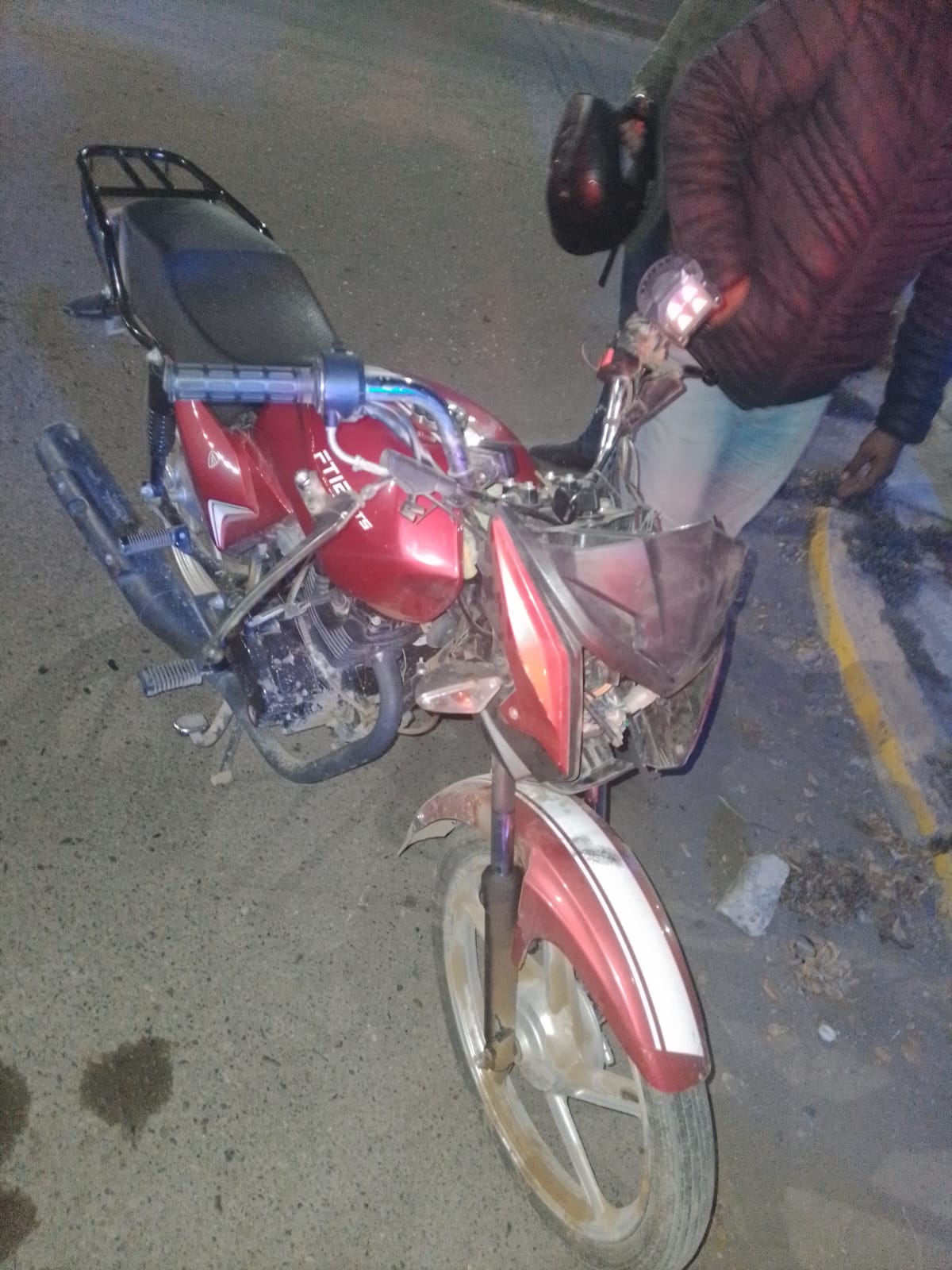 Motociclista choca contra un automóvil por no guardar la distancia en Guasave