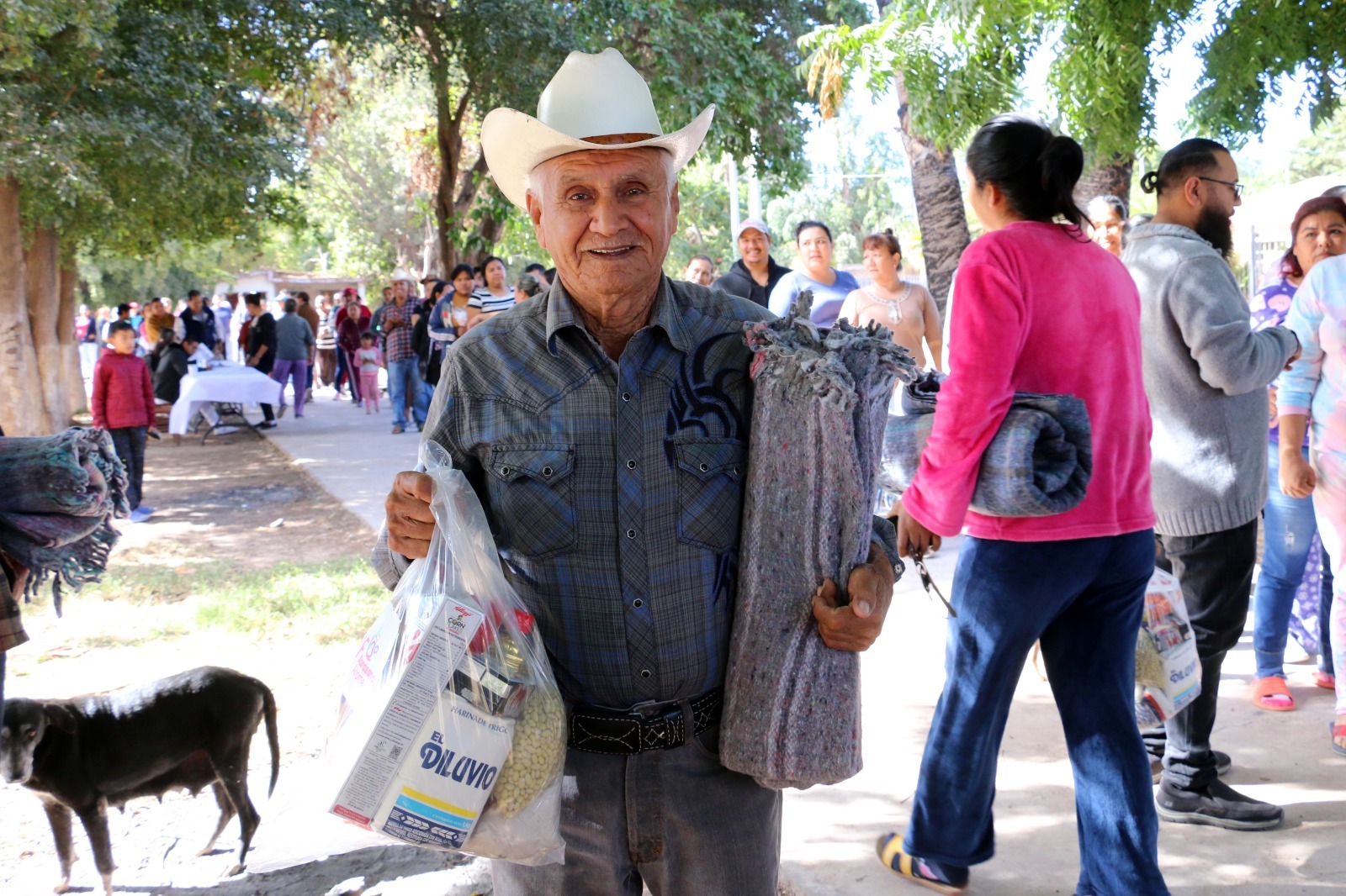 “Abrazando Ahome” reanuda la entrega de apoyos invernales a familias vulnerables que padecen del frío