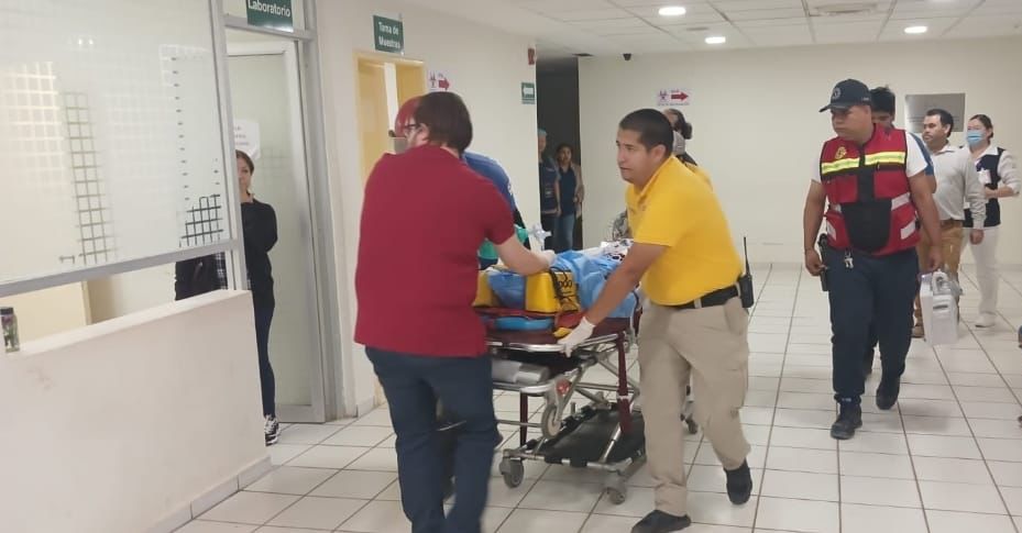 Aparece en lista de hospitalizados, pero no tuvo lesión alguna, aclara sobreviviente de camionazo