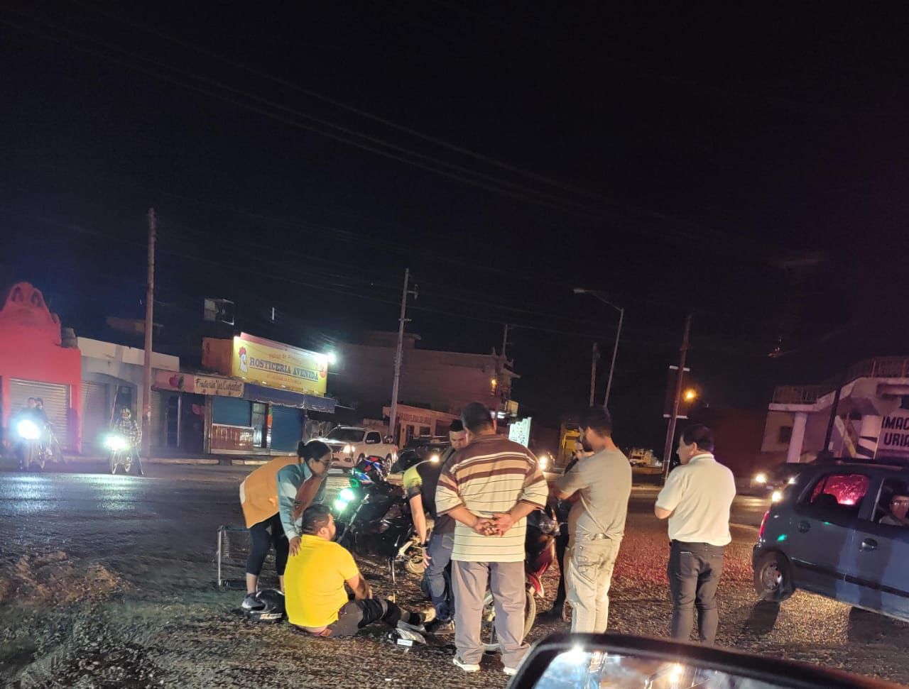 Dos personas resultaron lesionadas luego de derrapar en su motocicleta en Mazatlán