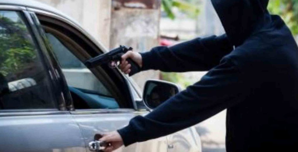 A mano armada quitan un Volkswagen Vento en Altura del Sur, Culiacán