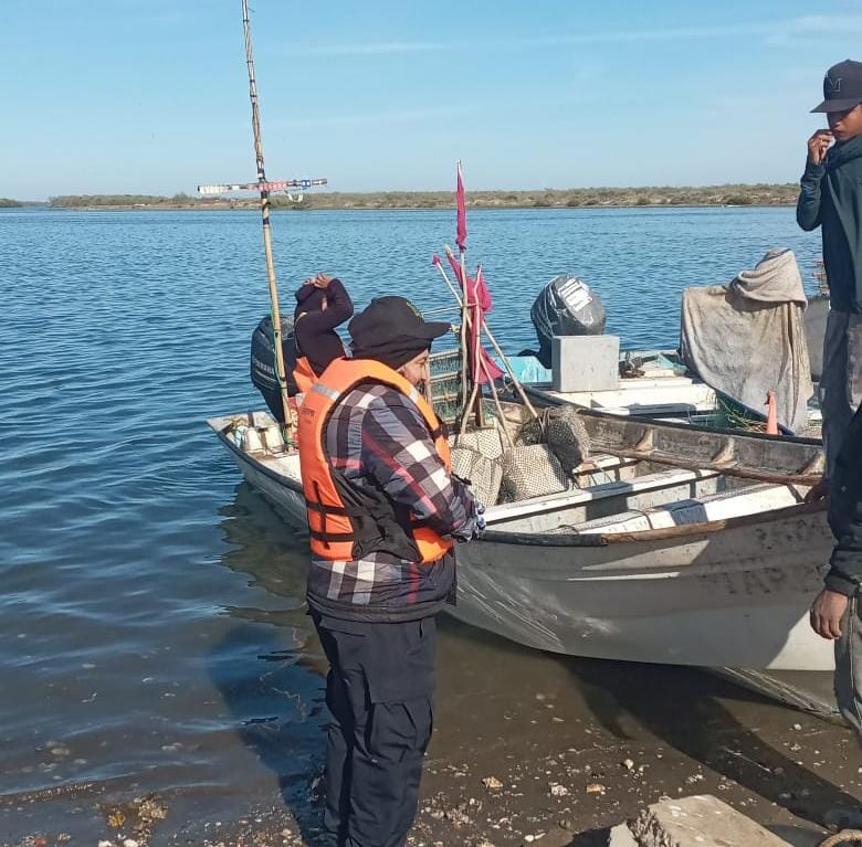 Vuelca embarcación atunera en las costas de Ahome; hay una persona desaparecida