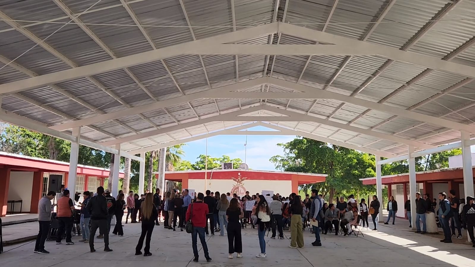 Gámez Mendívil inaugura techumbre en ETI 71, ubicada en la sindicatura de Emiliano Zapata