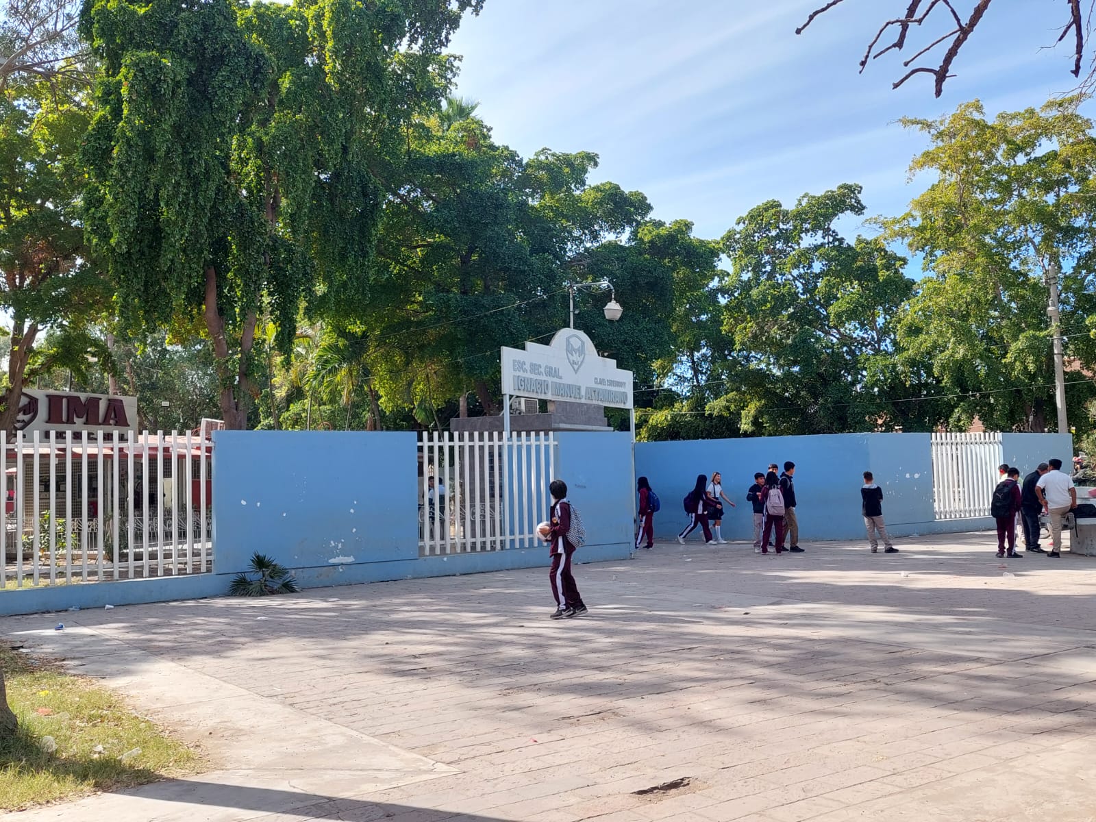 Regresan a clases presenciales todos los planteles educativos en el municipio de Ahome tras afectaciones por tormenta Raymond