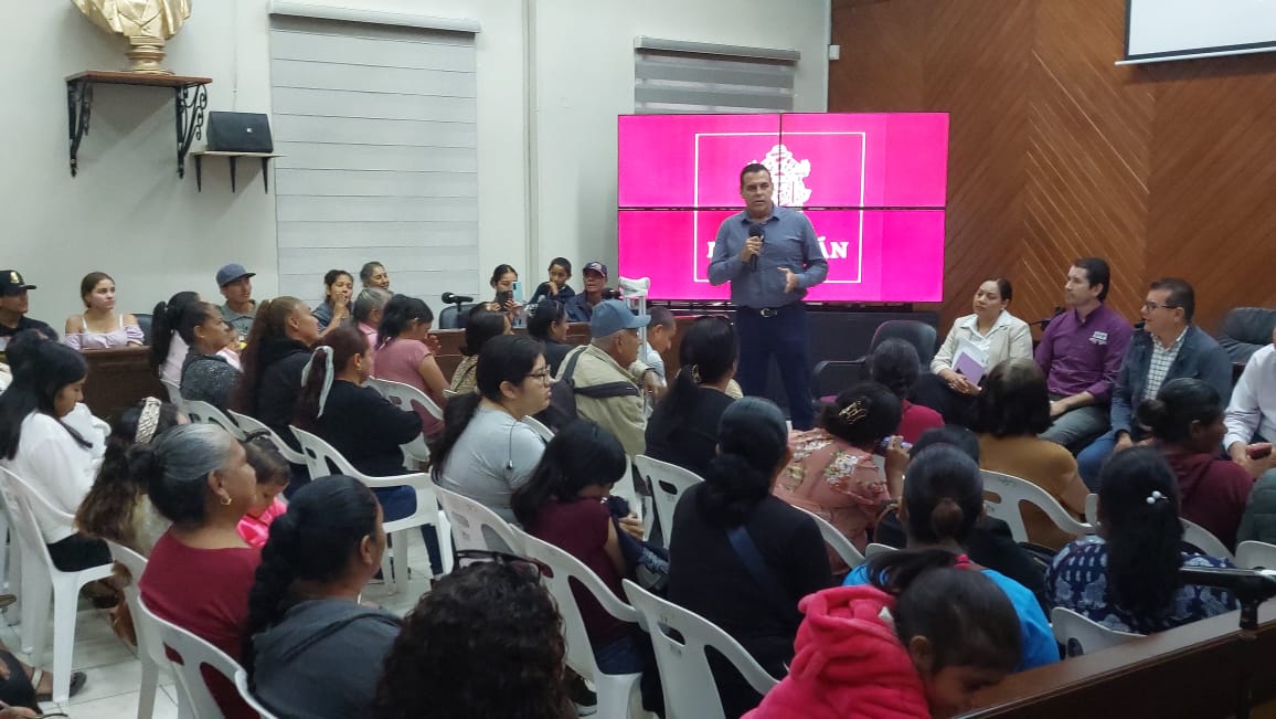 Se manifiestan desplazados del CVIVE en Mazatlán para exigir escrituras y servicios básicos