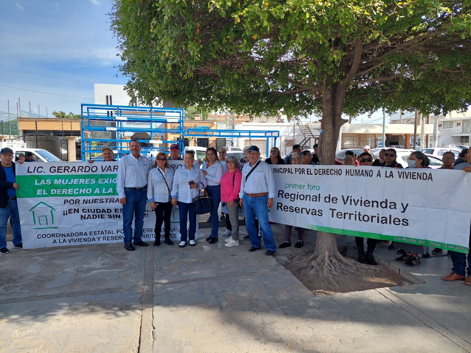 Se manifiestan habitantes de Los Mochis en palacio municipal en reclamo de terrenos para vivienda