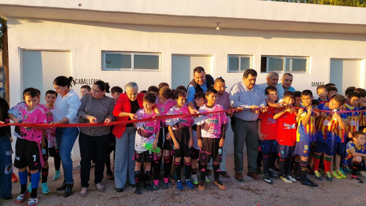 Después de años el campo deportivo de Tultita, en Guamúchil ya tiene baños dignos